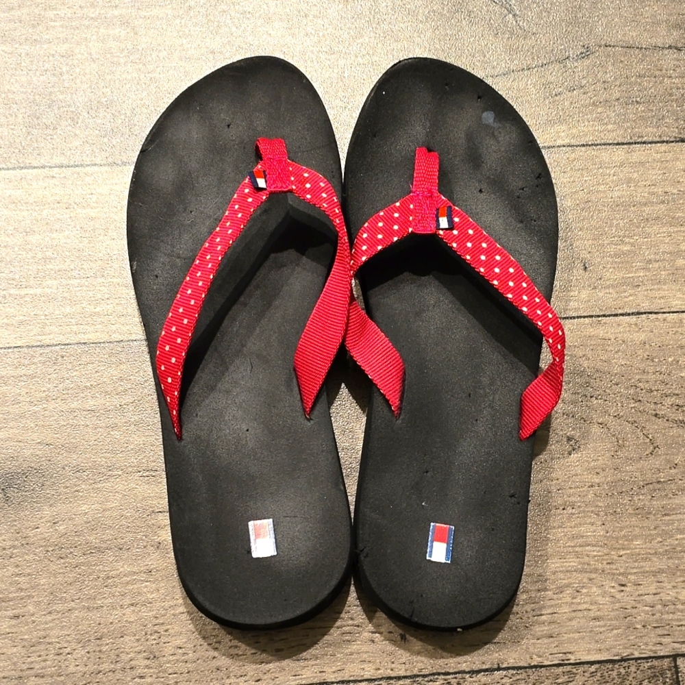 9/20 TOMMY HILFIGER FLIP FLOPS